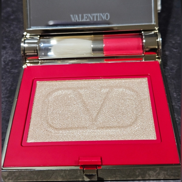 VALENTINO The Gold Eye2Cheek 2-in-1 Eyeshadow and Blush #600 Put A Spike On It - Picture 5 of 5